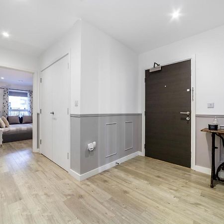 Private Double Bd With Optional Balcony, 15 Mins To London Cc Apartment Exterior photo