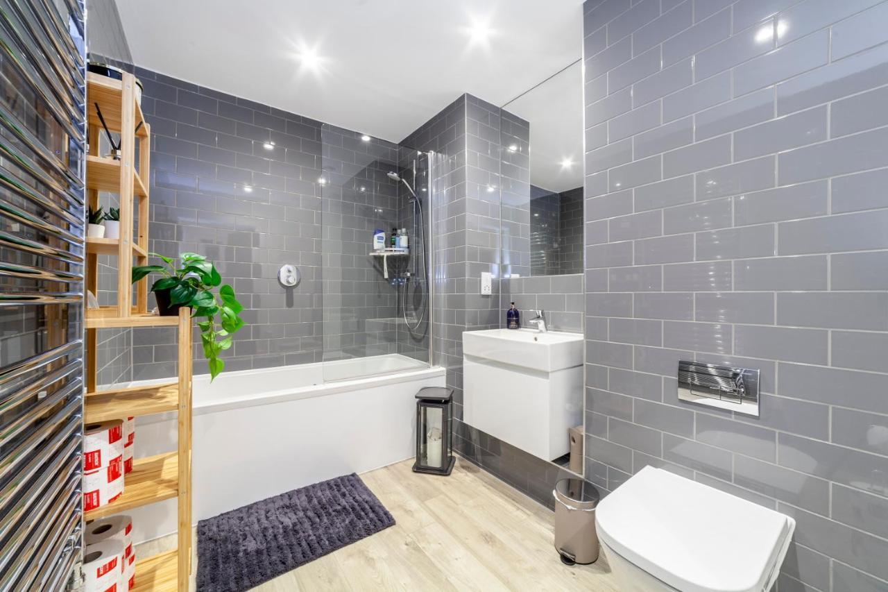 Private Double Bd With Optional Balcony, 15 Mins To London Cc Apartment Exterior photo